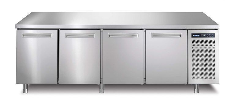 Table de travail pour horeca en inox 3 portes réfrigérées 700 mm pro