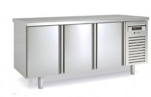 Table rfrigre traversante 3x3 portes profondeur 700 CORECO - MFCG-200
